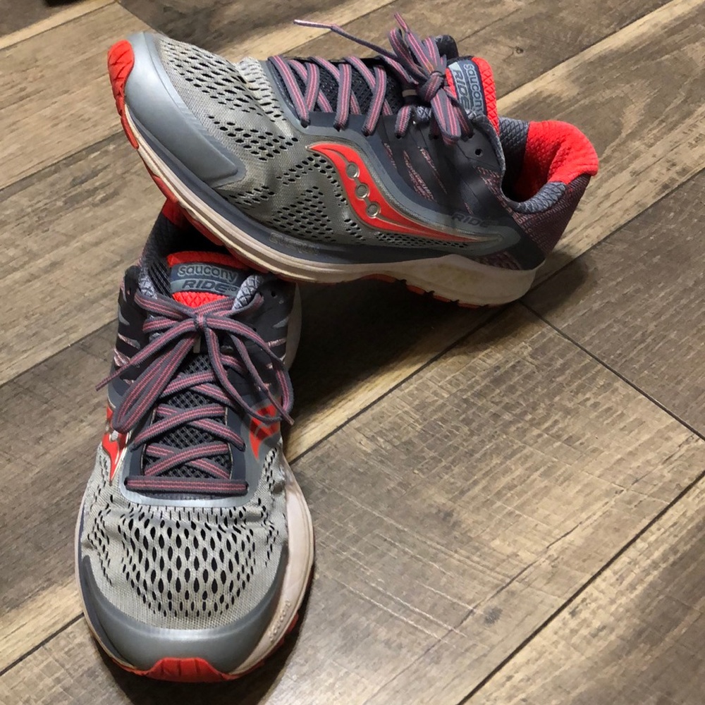 Saucony Women’s Ride 10 size 10.5